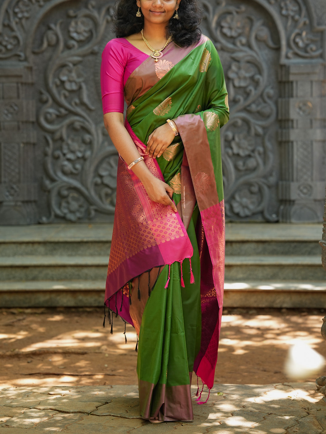 Green & Pink Borderless Soft Silk Saree