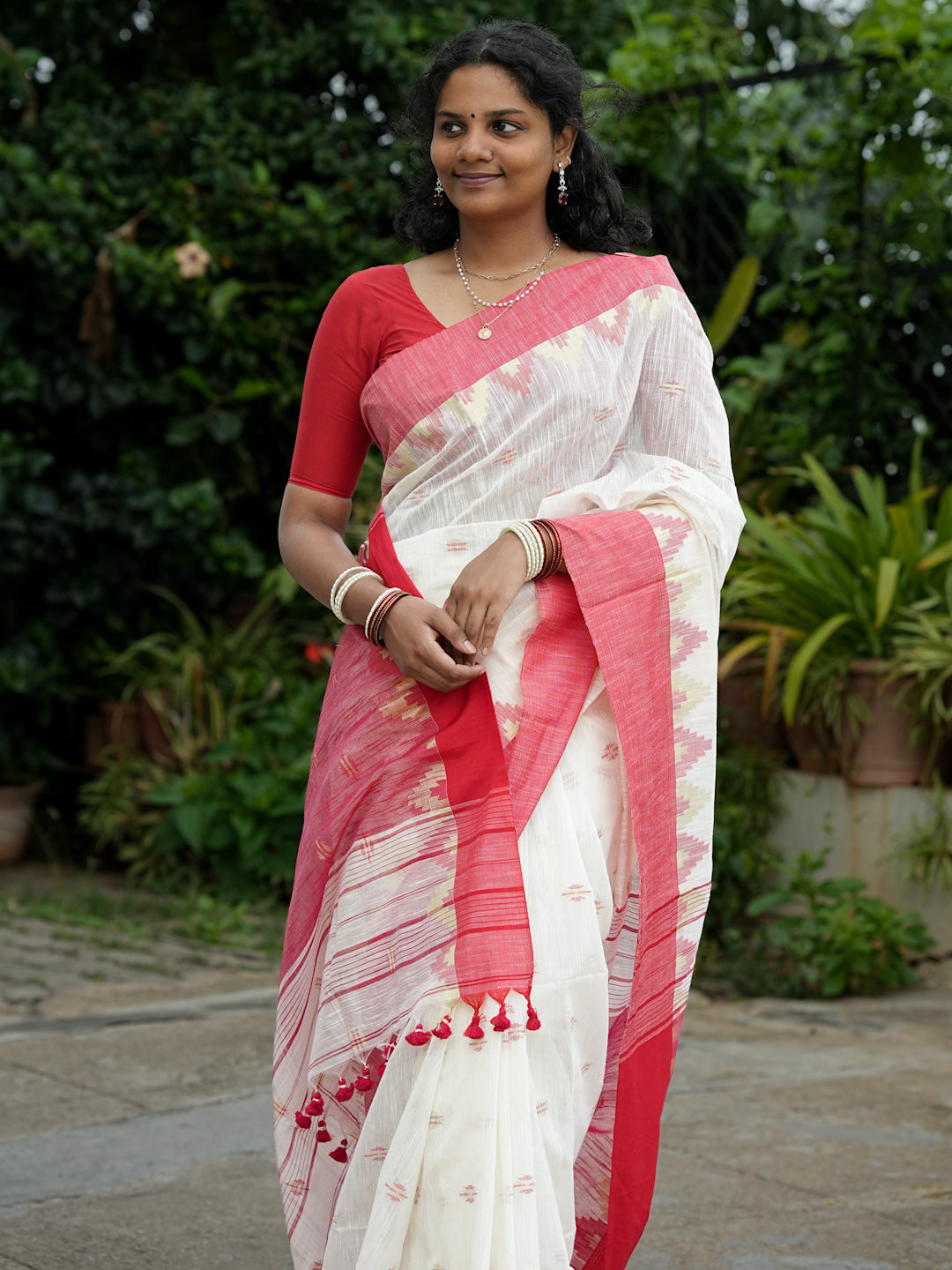 Off White & Red Saree Slub Cotton Saree