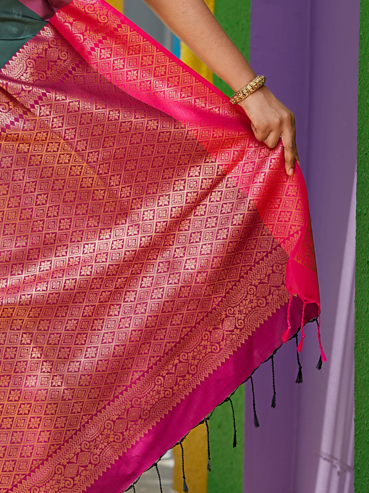 Dark Green & Pink Borderless Soft Silk Saree