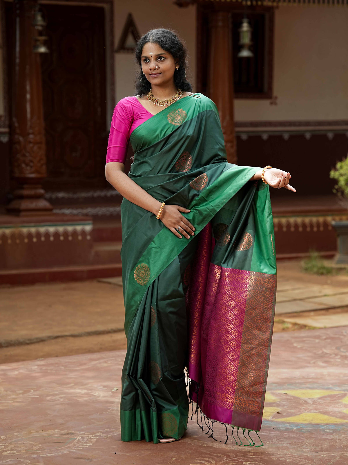 Dark Green & Magenta Borderless Soft Silk Saree