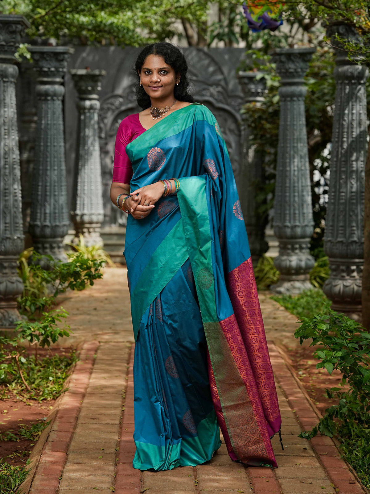 Teal Blue & Magenta Borderless Soft Silk Saree