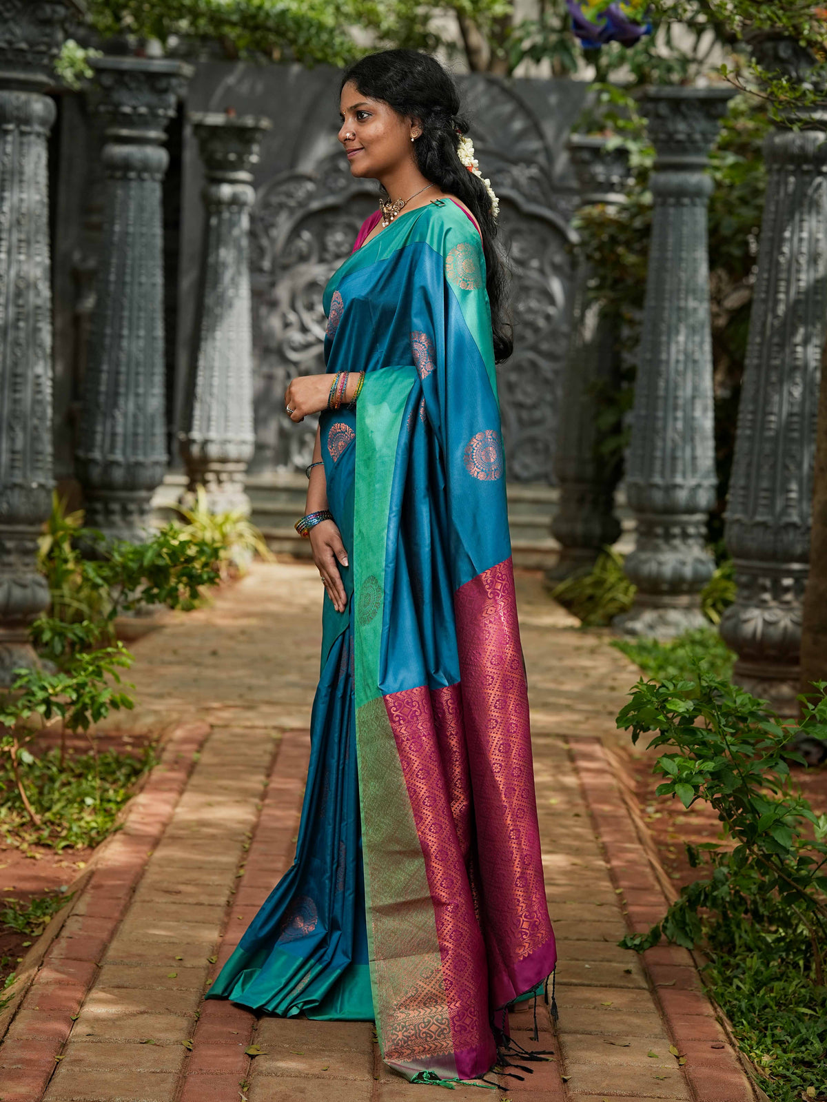 Teal Blue & Magenta Borderless Soft Silk Saree