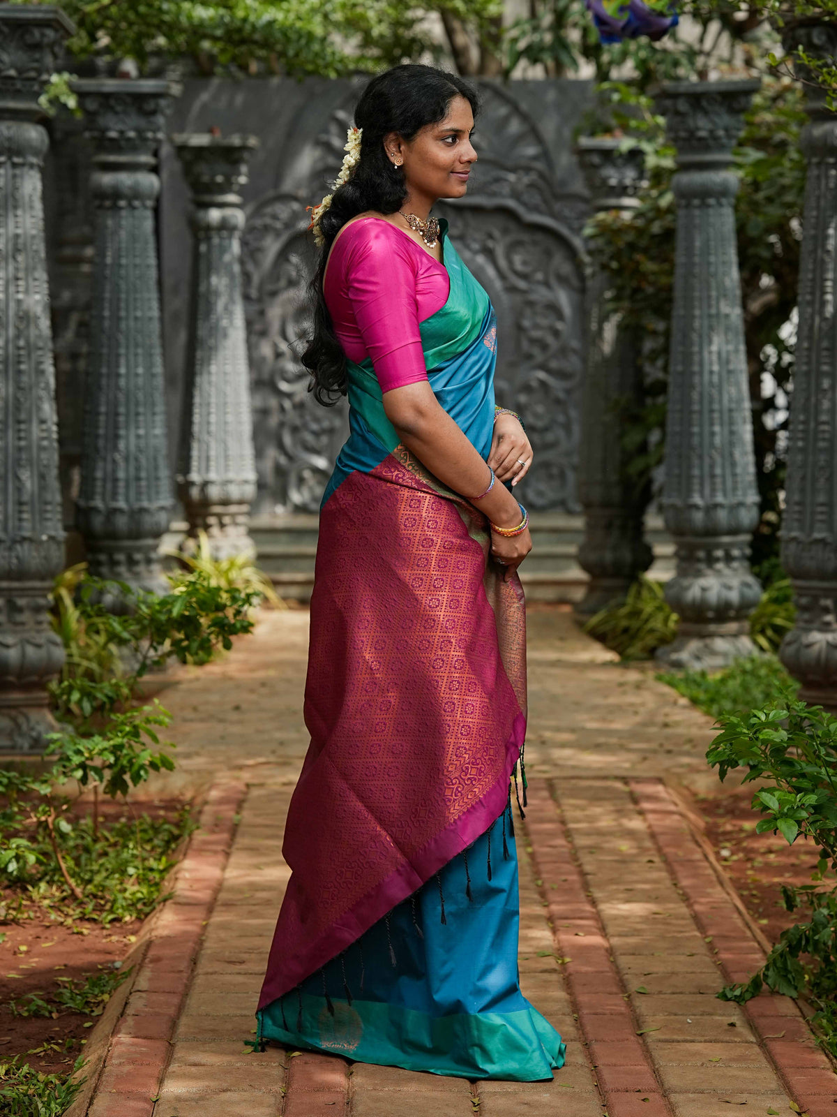 Teal Blue & Magenta Borderless Soft Silk Saree