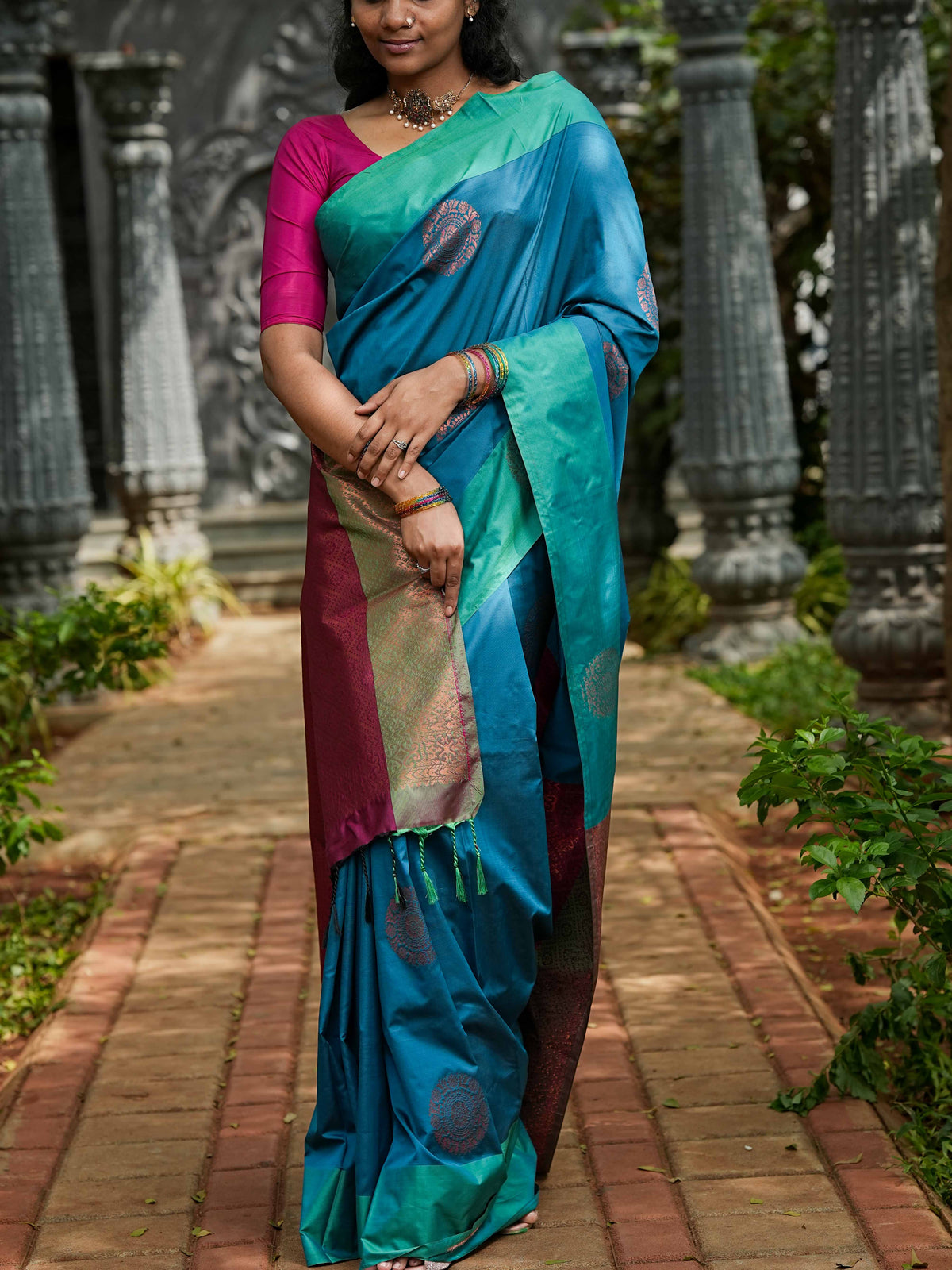 Teal Blue & Magenta Borderless Soft Silk Saree
