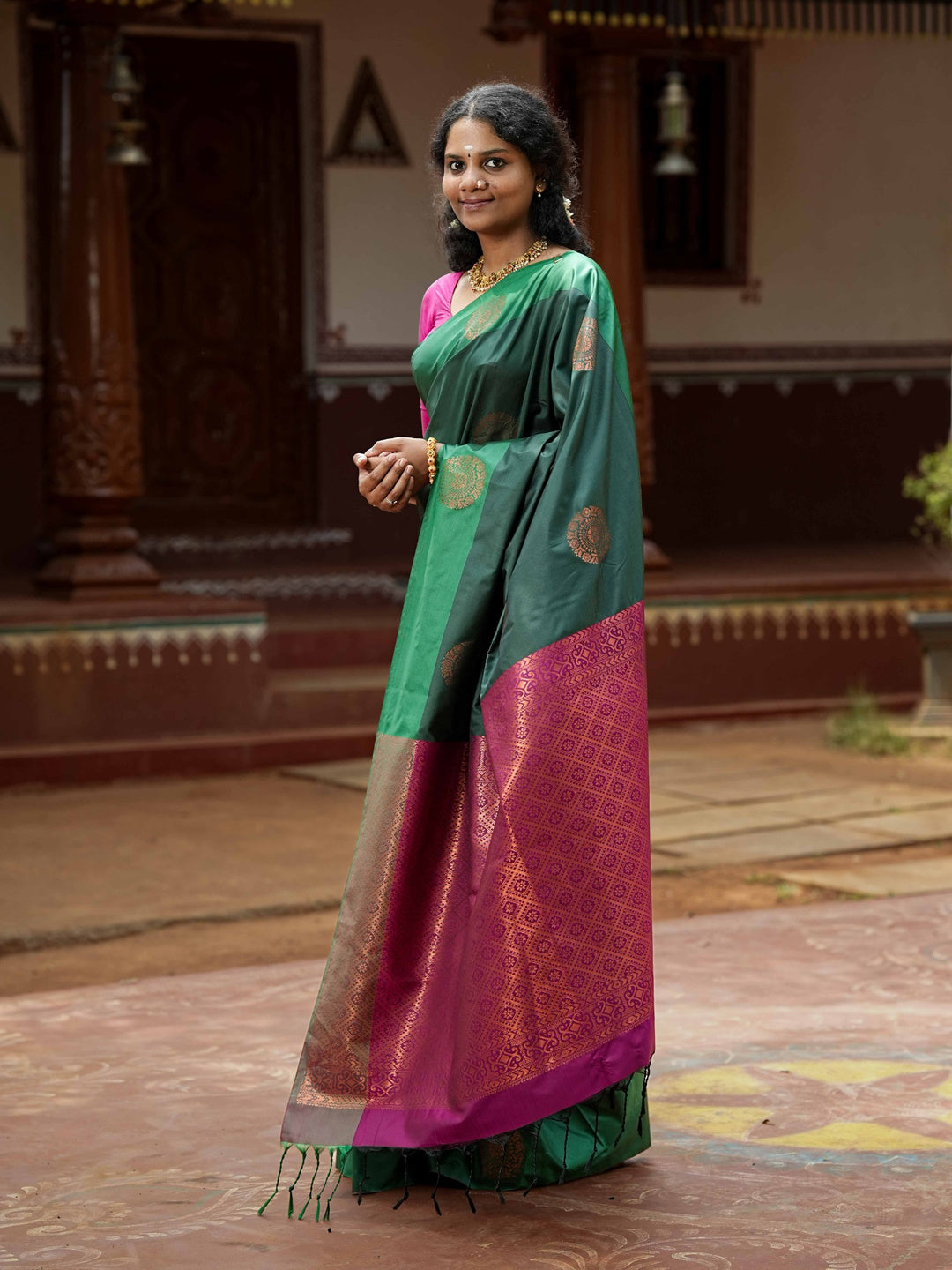 Dark Green & Magenta Borderless Soft Silk Saree