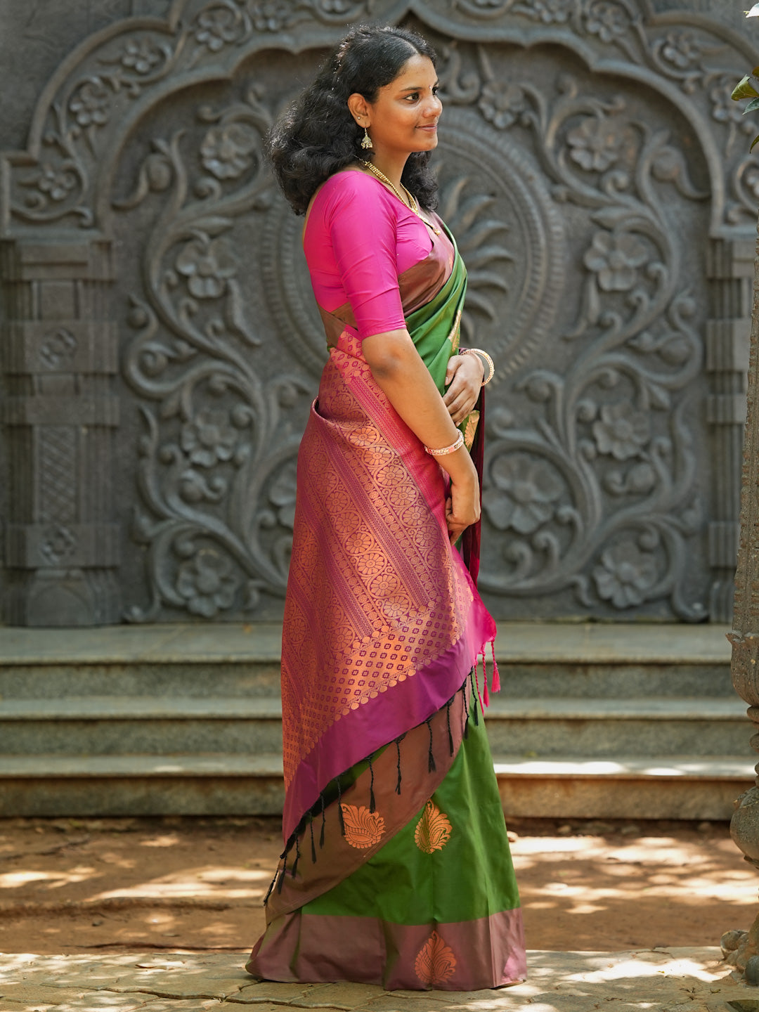 Green & Pink Borderless Soft Silk Saree