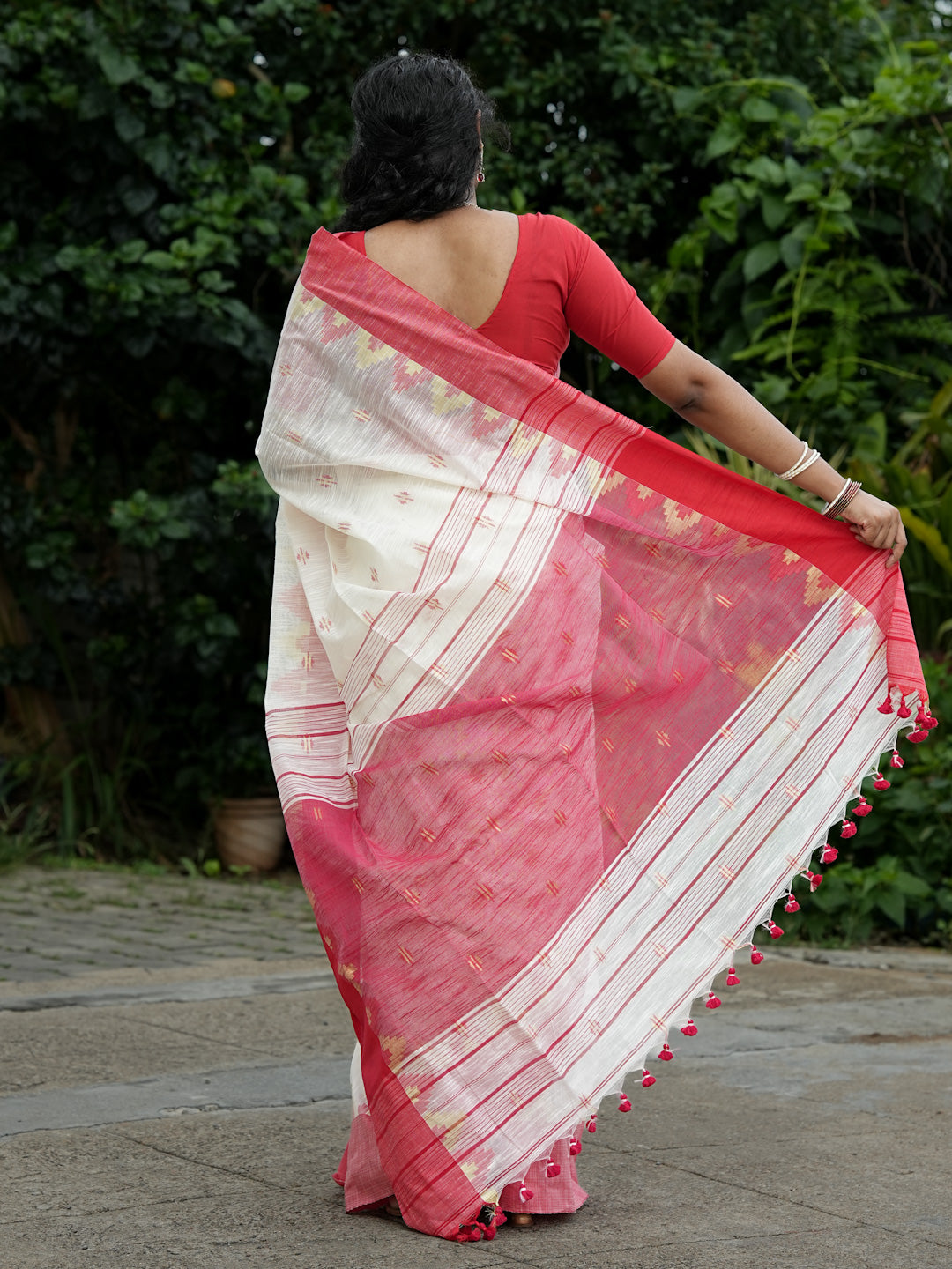 Off White & Red Saree Slub Cotton Saree