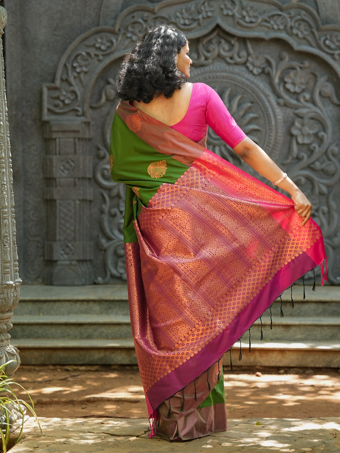 Green & Pink Borderless Soft Silk Saree