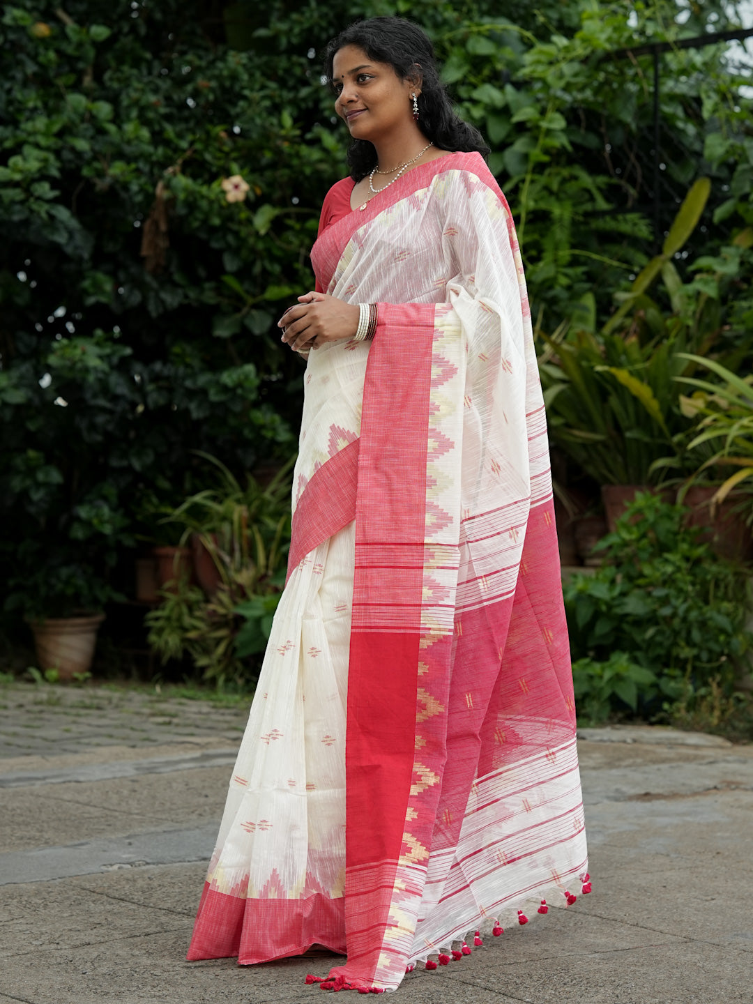 Off White & Red Saree Slub Cotton Saree