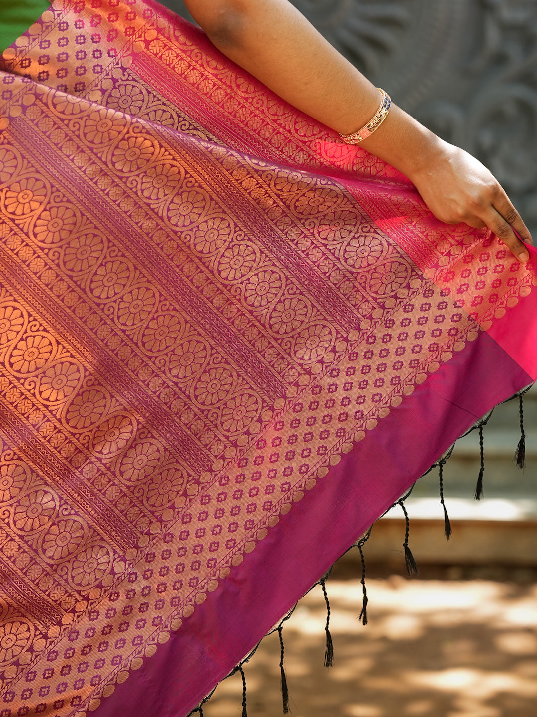Green & Pink Borderless Soft Silk Saree