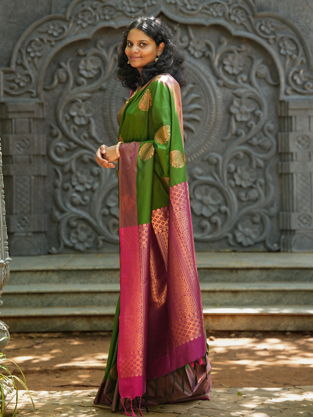 Green & Pink Borderless Soft Silk Saree