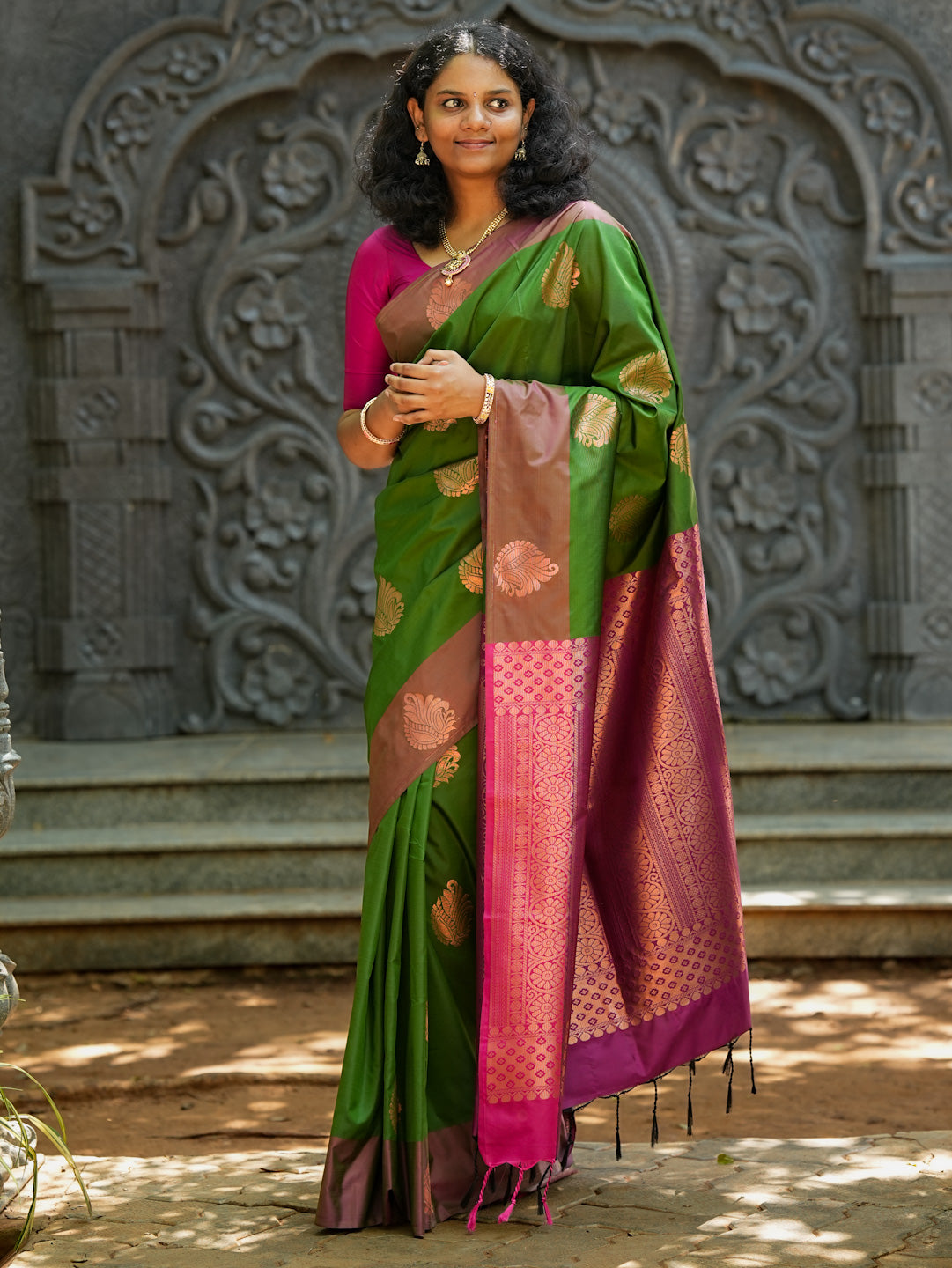 Green & Pink Borderless Soft Silk Saree