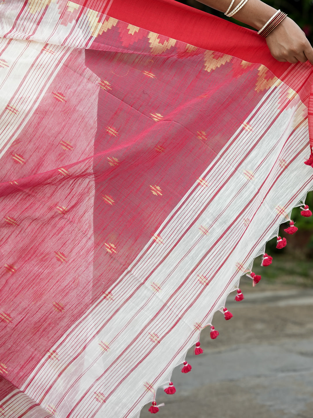 Off White & Red Saree Slub Cotton Saree