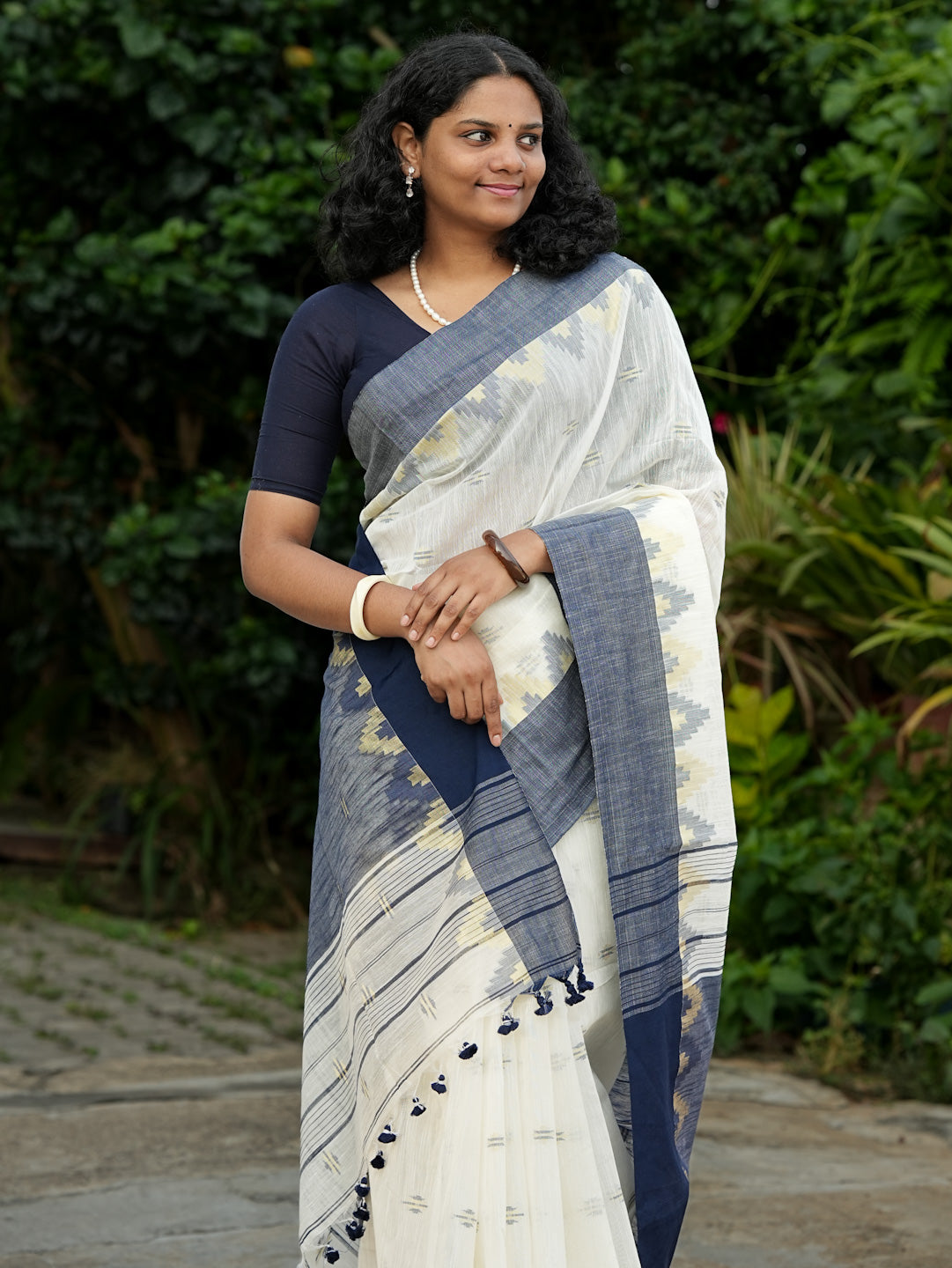 Off White & Navy Blue Slub Cotton Saree