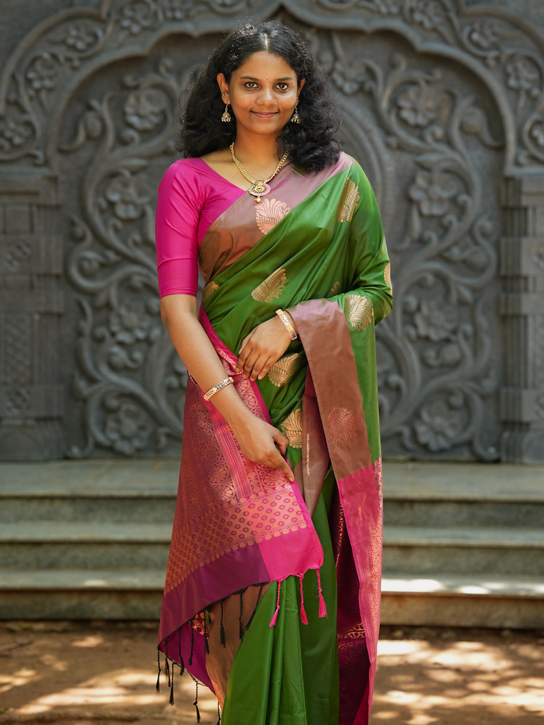 Green & Pink Borderless Soft Silk Saree